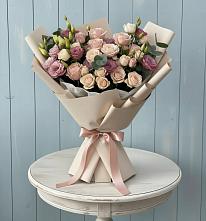 Букет цветов из:  Розы и Лизиантусы в Смидовиче