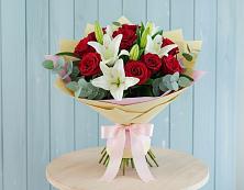 Букет цветов из:  Лилии и Розы в Смидовиче