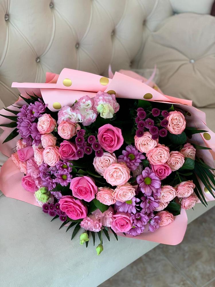 Букет цветов из: Хризантемы, Розы и Лизиантусы в Смидовиче