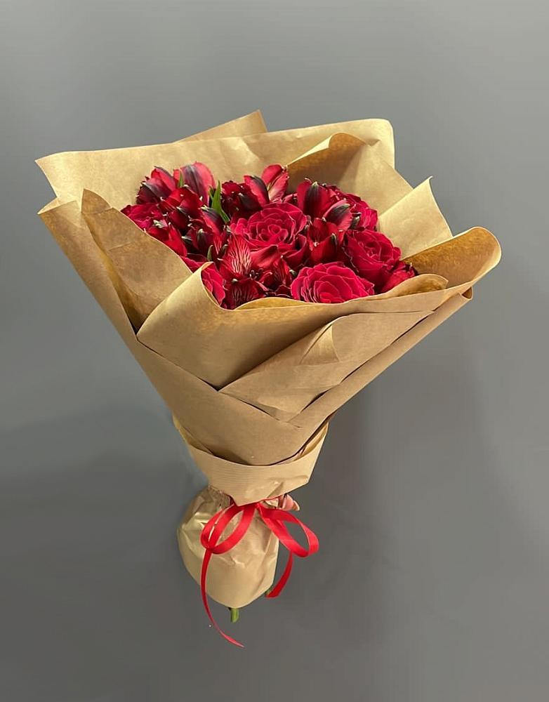 Букет цветов из: Альстромерии и Розы в Смидовиче