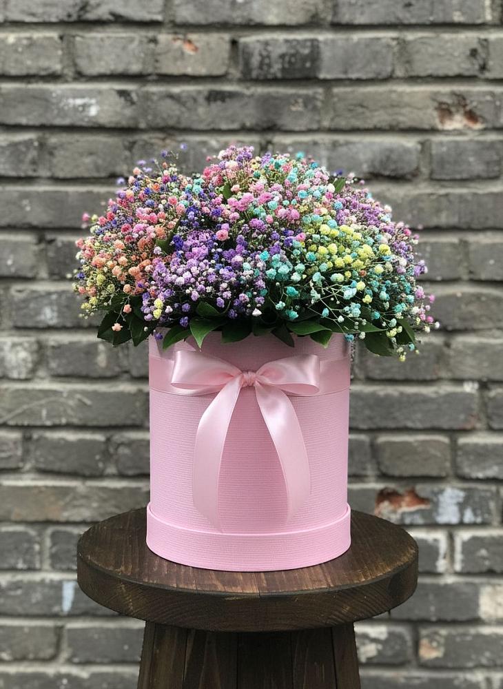 Цветочная композиция из Гипсофила и Розы в шляпной коробке в Смидовиче