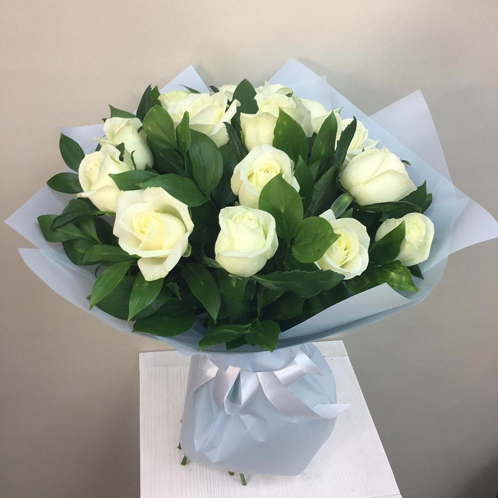Букет 15 Белых роз Проуд в Смидовиче