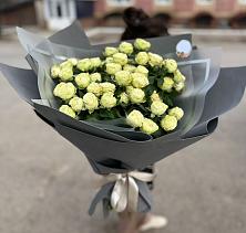 Букет Белые кустовые розы Солинеро в Смидовиче