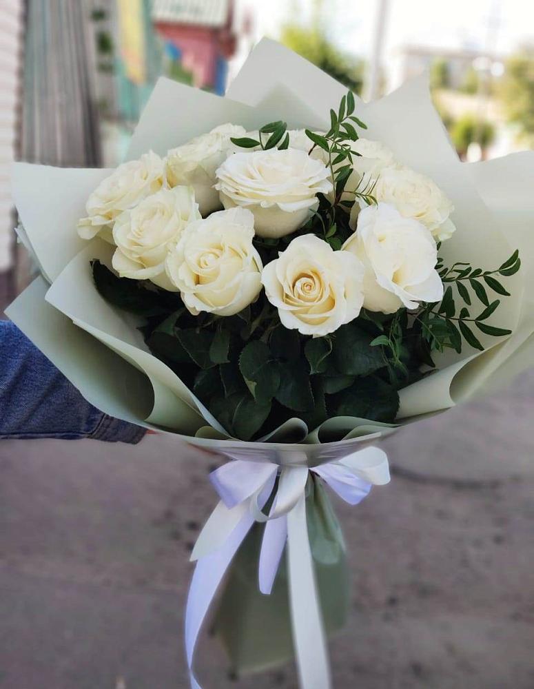 Букет Белые розы Проуд в Смидовиче