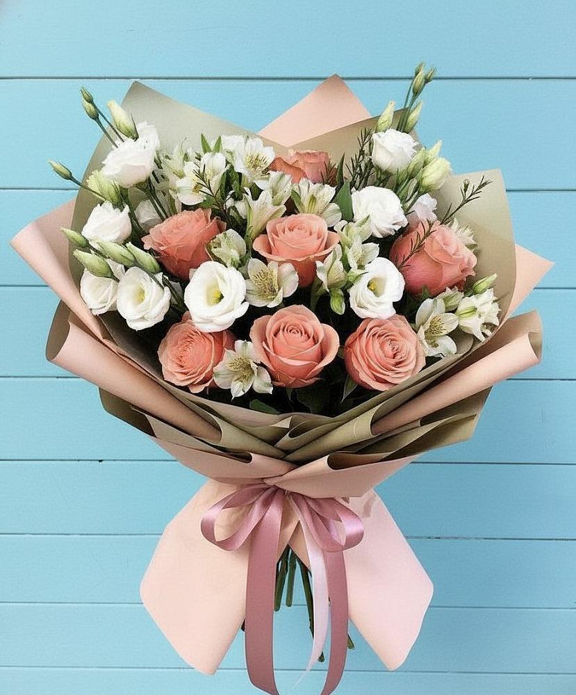 Букет цветов из: Розы, Альстромерии и Лизиантусы в Смидовиче