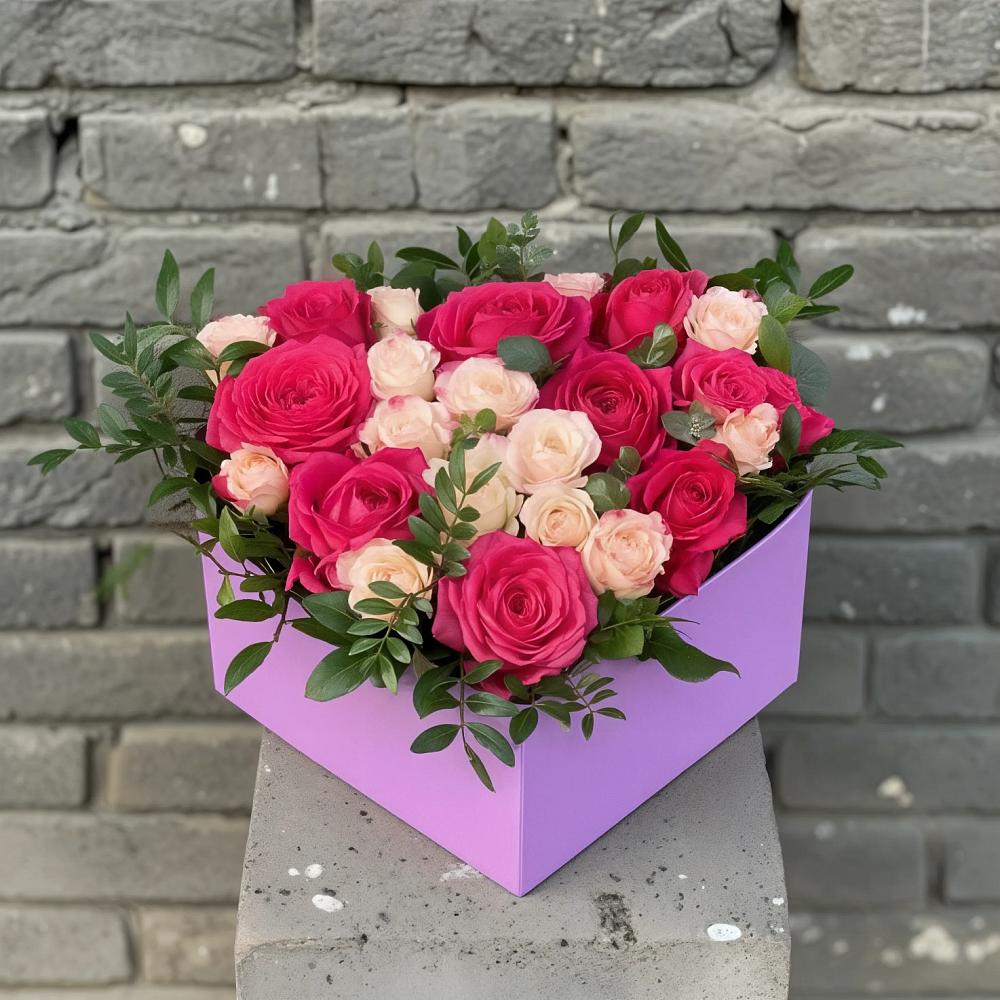 Цветочная композиция из Розы в коробке в Смидовиче