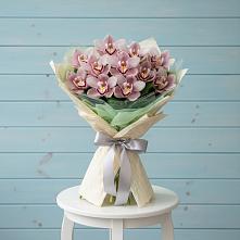 Букет цветов из:  Орхидеи и Розы #REPLACE_PRED# Смидовиче