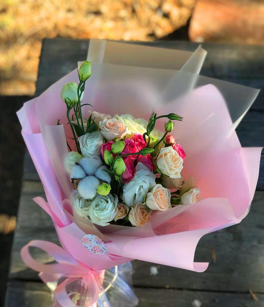 Букет цветов из: Розы и Лизиантусы в Смидовиче