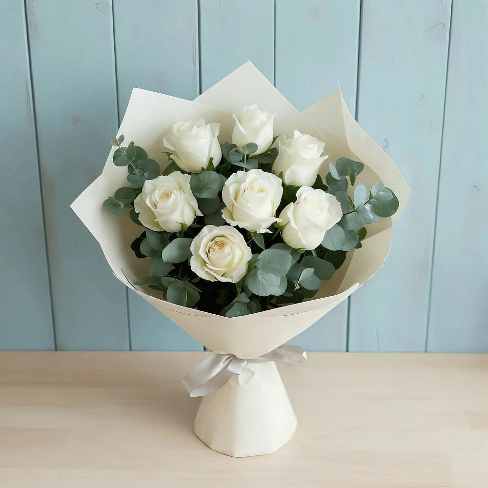 Букет Белые розы в Эвкалипте в Смидовиче