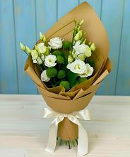 Букет цветов из:  Хризантемы и Лизиантусы в Смидовиче