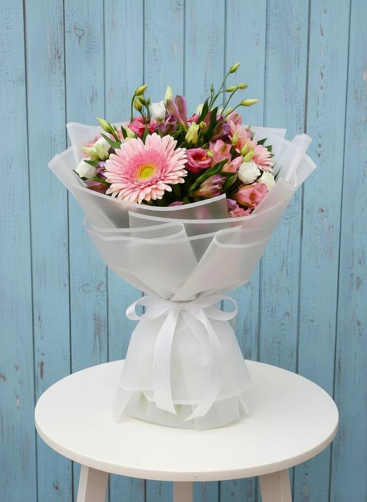 Букет цветов из: Герберы, Альстромерии и Лизиантусы в Смидовиче