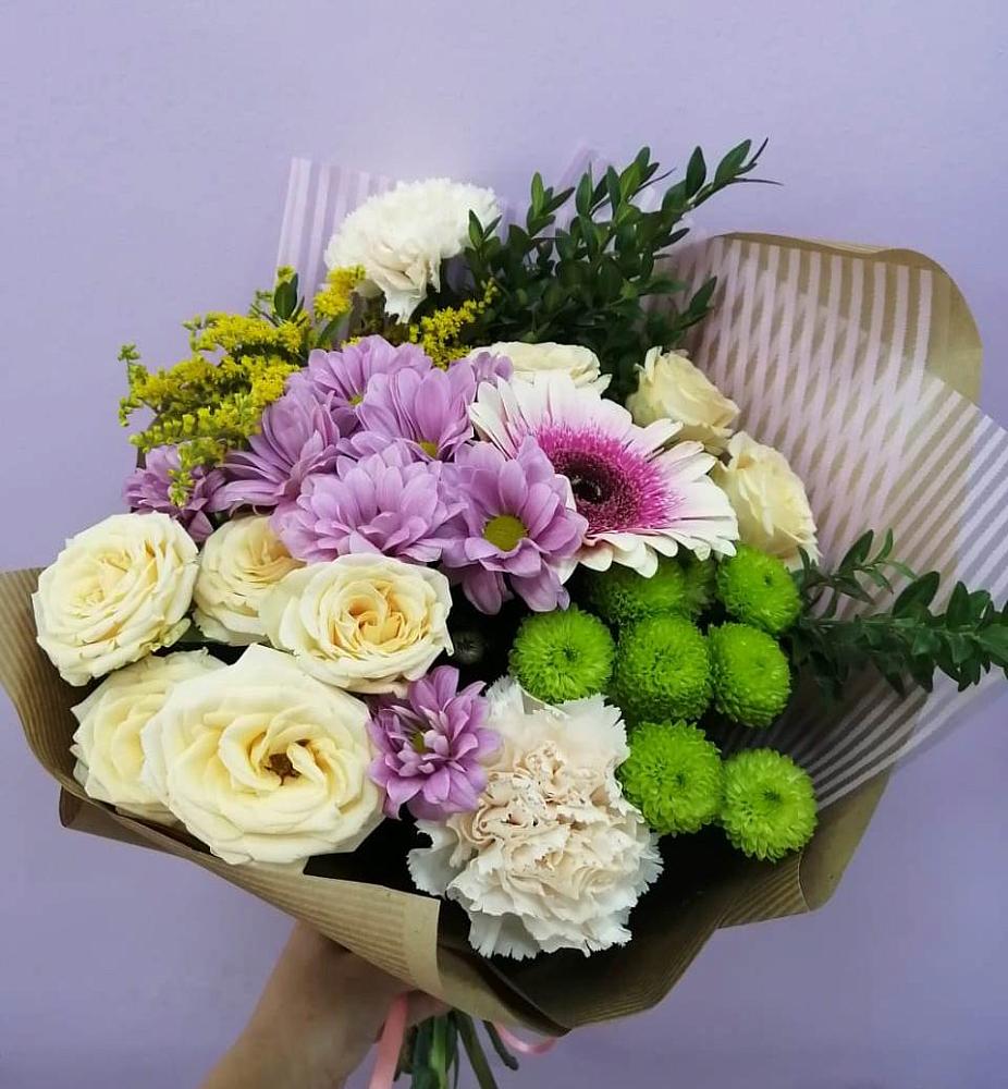 Букет цветов из: Хризантемы, Розы, Гвоздики и Герберы в Смидовиче