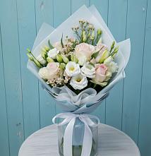 Букет цветов из:  Розы и Лизиантусы в Смидовиче