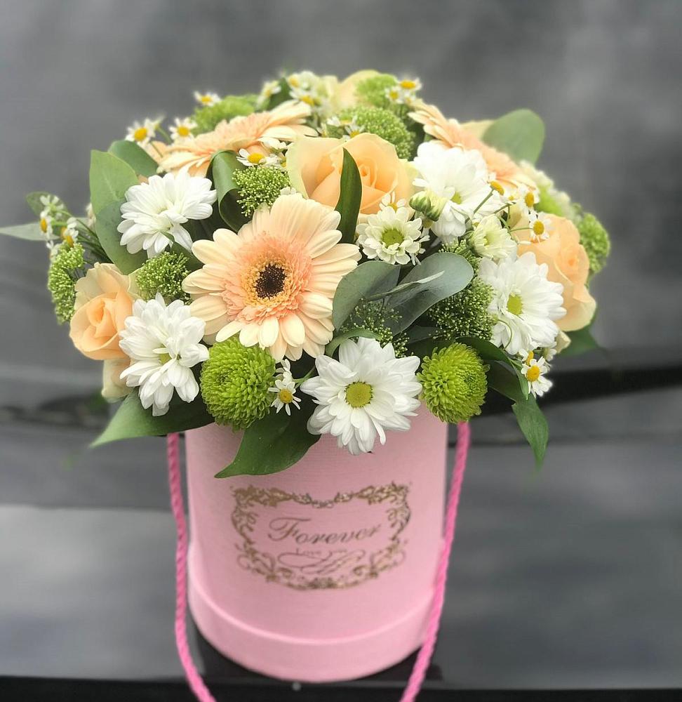 Цветочная композиция из Розы, Герберы и Хризантемы в шляпной коробке в Смидовиче