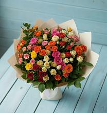 Букет Микс из разноцветных кустовых роз в Смидовиче
