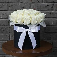 Цветочная композиция из Розы в шляпной коробке в Смидовиче