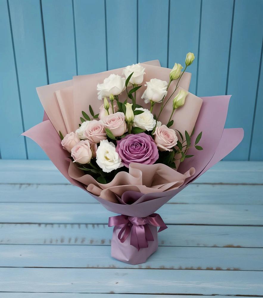 Букет цветов из: Розы и Лизиантусы в Смидовиче