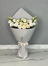 Букет цветов из:  Розы и Лизиантусы в Смидовиче